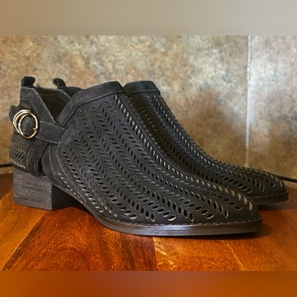 Vince Camuto Campina Black Eyelet Suede Perforated Ankle Booties | Size 5 - Picture 1 of 5